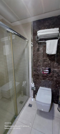 Others 5, Grand Hotel Van, Merkez