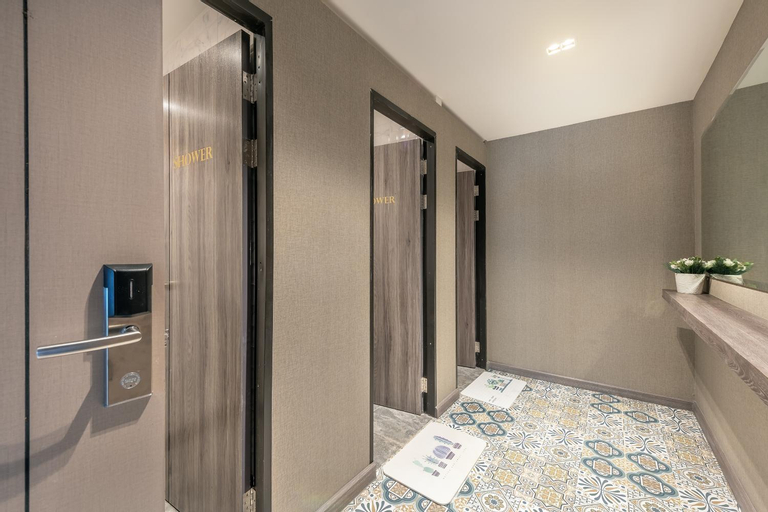 Bathroom 14