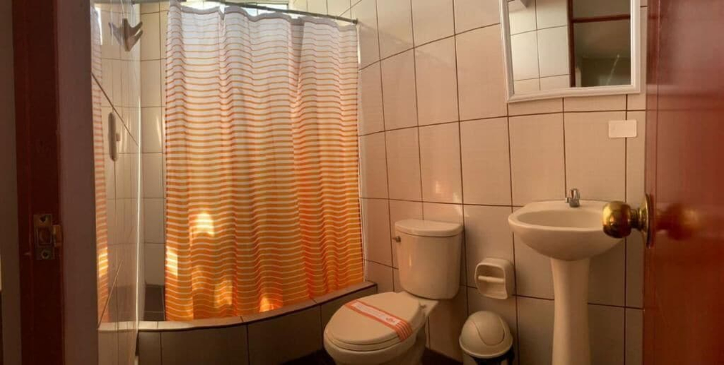 Bathroom 2, Hostal Macacona, Ica