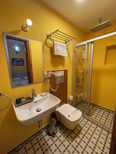 Bathroom 5, Aya Yorgi Evleri, Bozcaada