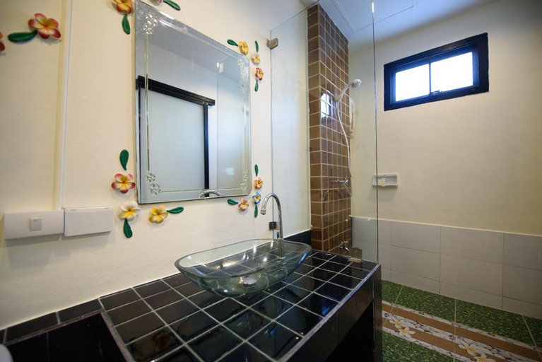 Bathroom 10