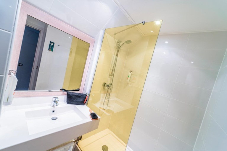 Bathroom 11