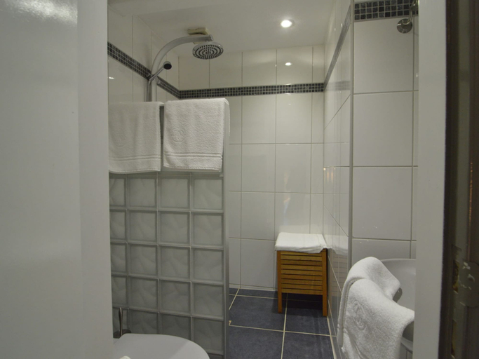 Bathroom 3, Luxurious Accommodation, Sauna, Hot Tub, Solarium, Private Bathrooms, Luxembourg