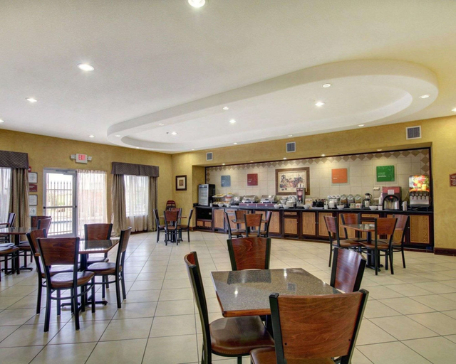 Food & Drinks 5, Comfort Inn & Suites Alvarado, Johnson