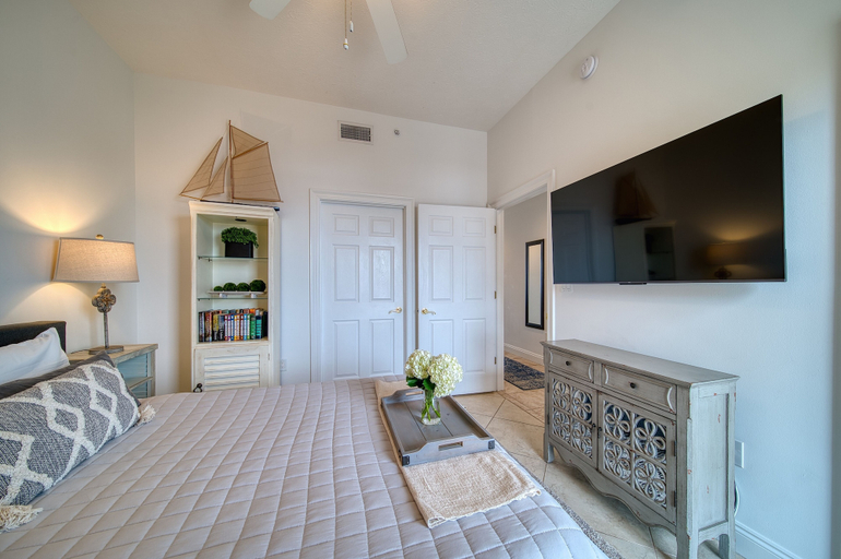 Bedroom 3, Treasure Island 0312, Bay
