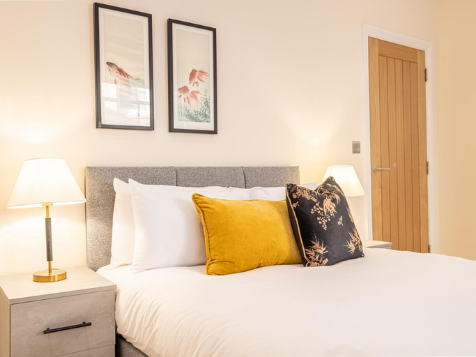 Room 5, Two Bedroom Ipswich Luxury Retreat Self Check-in, Suffolk