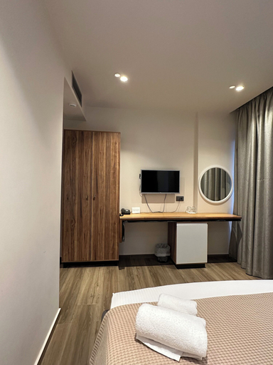Bedroom 3, Hotel Utopia, Sarandës