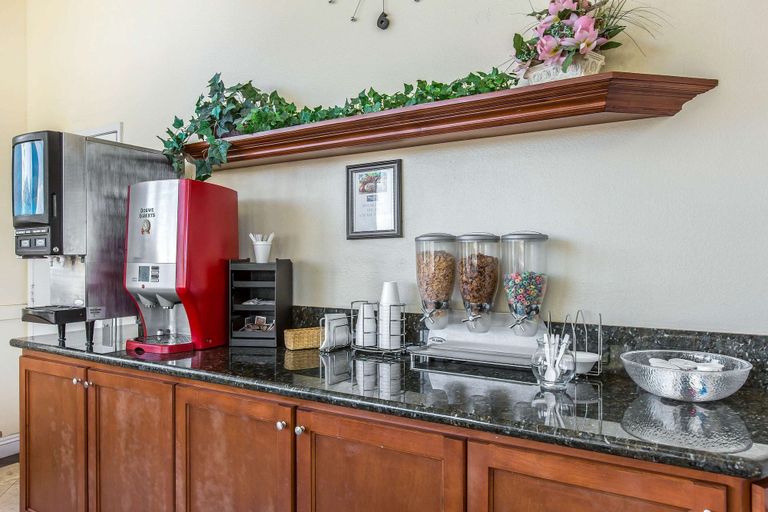 Food & Drinks 5, Rodeway Inn & Suites Canyon Lake-Menifee West, Riverside