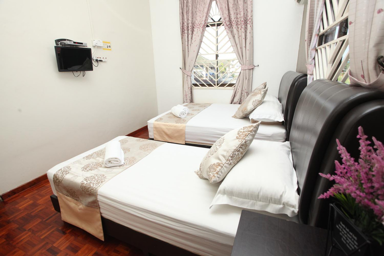 2, WARNI 48 Whole Or Room, Muar