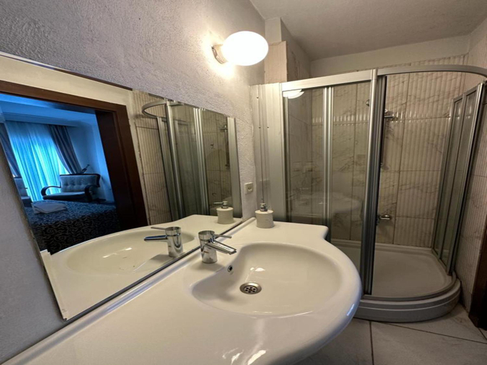 Bathroom 3, Paperon Hotel, Erdemli
