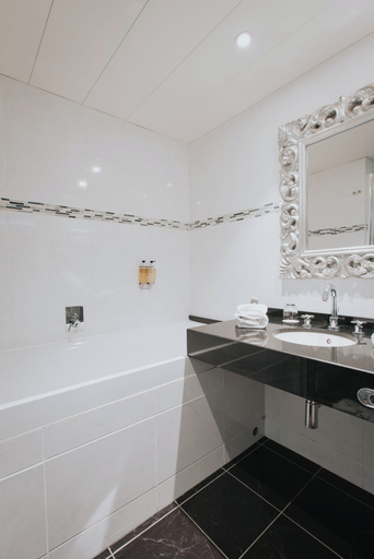 Bathroom 4, Henry II Hotel, Côte-d'Or