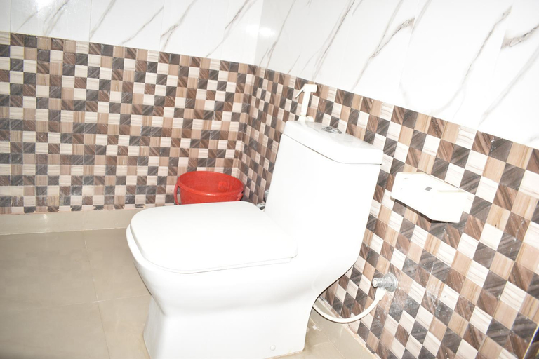 Bathroom 3, Hotel Sakura House, Gaya