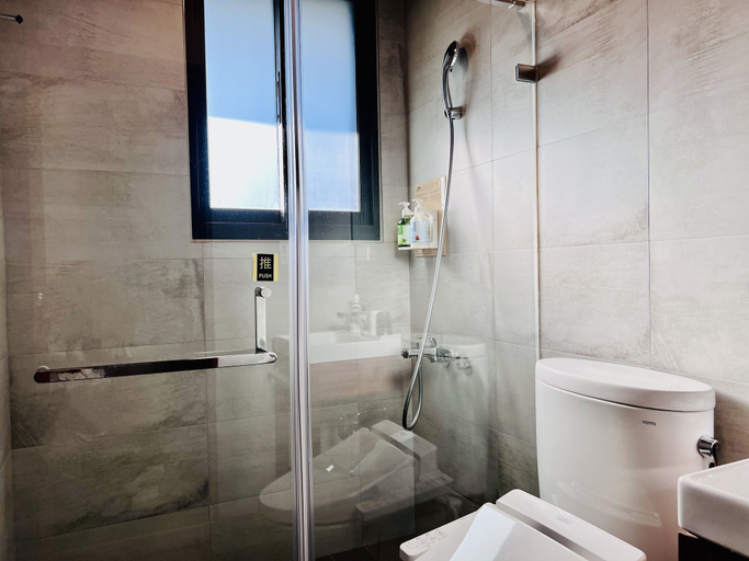 Bathroom 5, Syuan Ding Ben Er Gu, Nantou