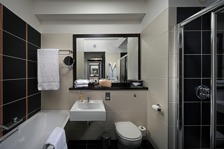 Bathroom 5, Carlton Hotel Blanchardstown, Dublin