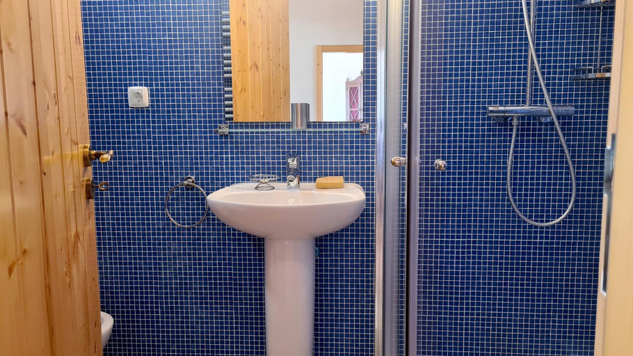 Bathroom 2, Albufeira Beach Cliffs House, Albufeira