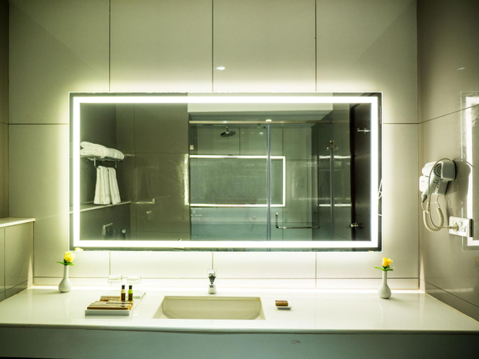 Bathroom 2, Grand Ashok, A Bergamont Hotel - Thanjavur, Thanjavur