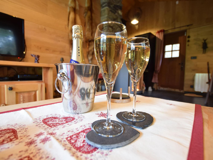 Food & Drinks 5, Chalet in Arville with Swimming Pool, Luxembourg