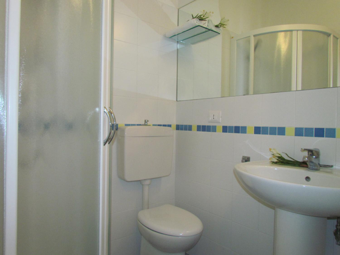 Bathroom 3, Beautiful Attic with a Large Terrace in a Great Location - Beach Place Included, Venezia