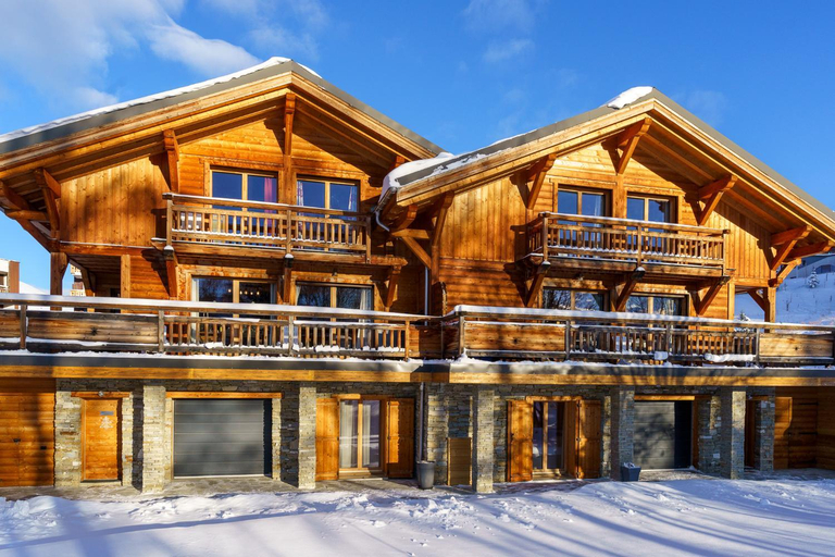 Exterior & Views
