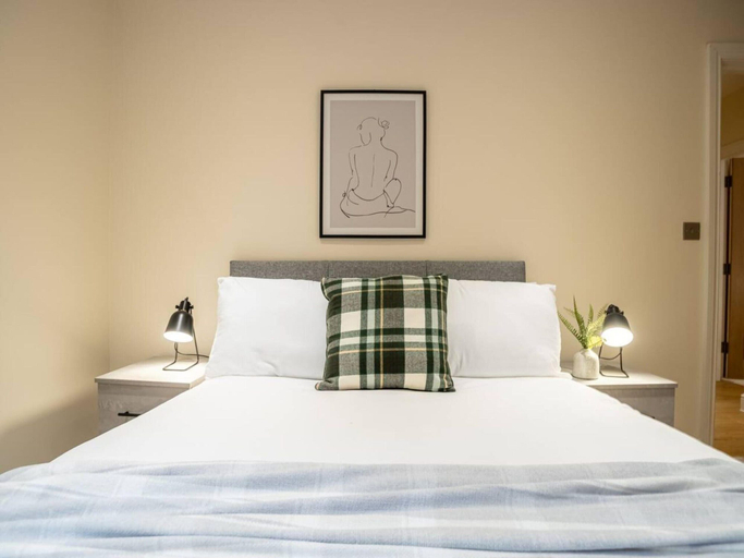 Bedroom 3, Contemporary One Bedroom Flat by Sojo Stay, Suffolk