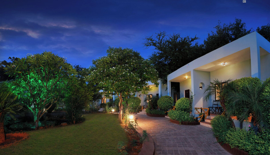 Exterior & Views