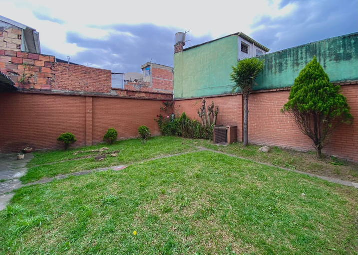 Others 5, Casa Bianca, Santafé de Bogotá