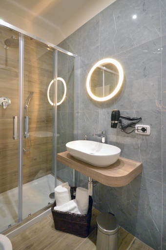 Bathroom 5, Napoliseason Rooms and Breakfast, Napoli