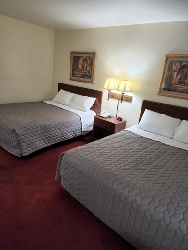 Bedroom 5, Family Budget Inn, Harrison