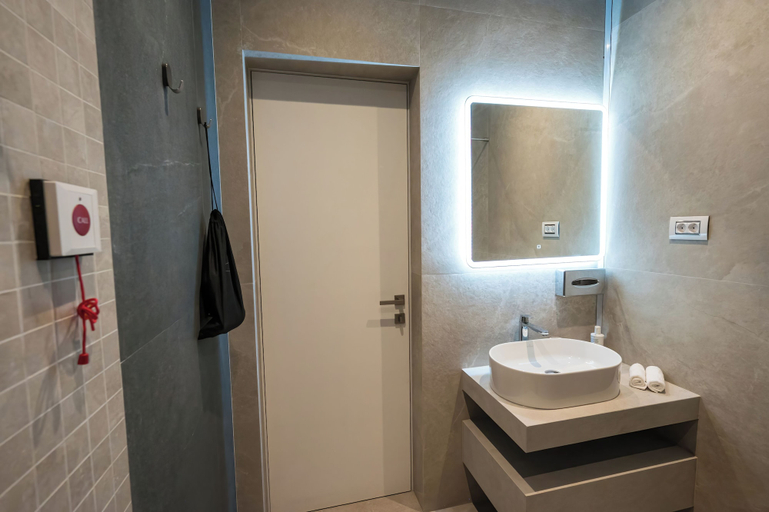 Bathroom 3, ALIVE Hotel, Oradea
