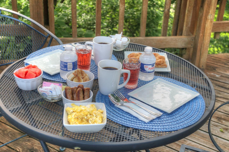 Food & Drinks, Hidden Springs Bed and Breakfast, Carroll