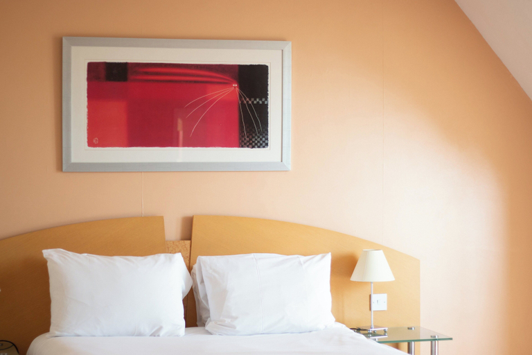 Bedroom 2, Holiday Inn Ashford North A20, Kent