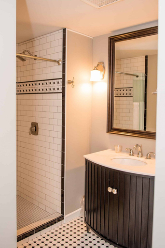 Bathroom 3, Springside Inn, Cayuga