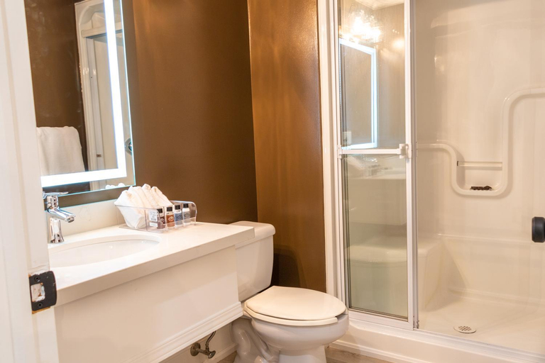 Bathroom 3, Fairy Bay Lakehouse, Muskoka