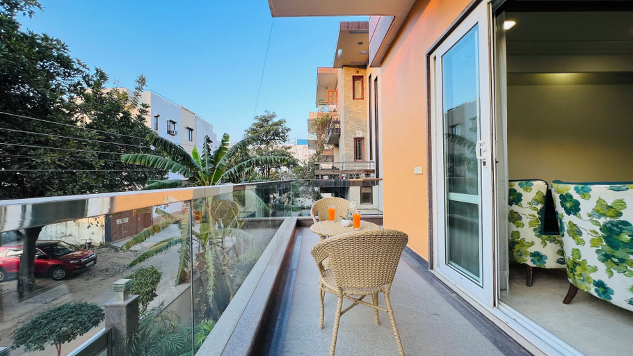 Others 5, BluO Luxury Stay - Medicity - Balcony, Tub, TT, Gurgaon