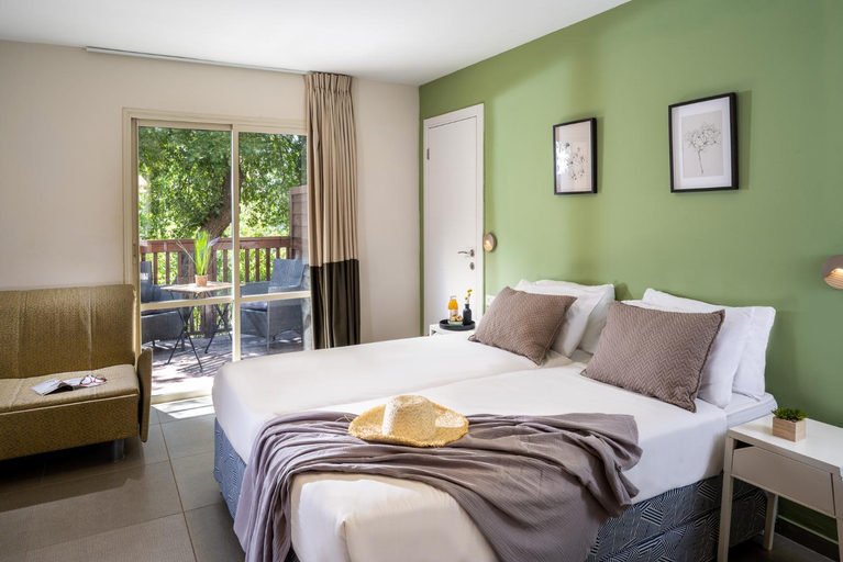 Bedroom 2, Keshet Yehonatan Country Lodging