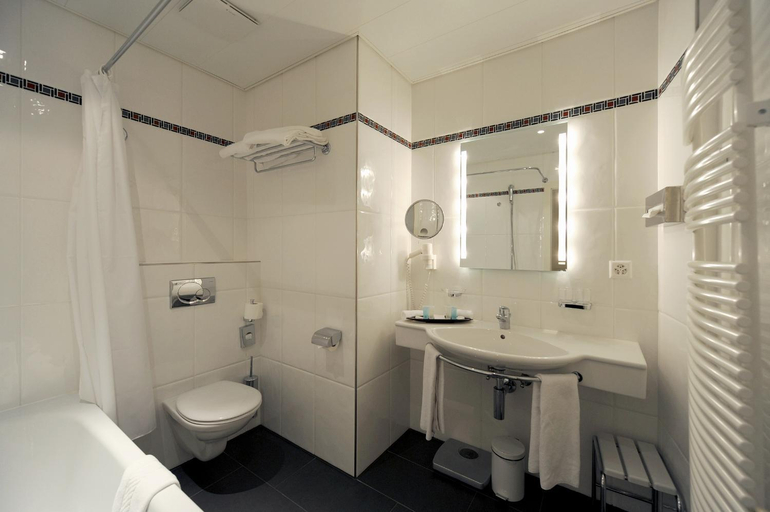 Bathroom 4, Hotel Victoria, Lausanne