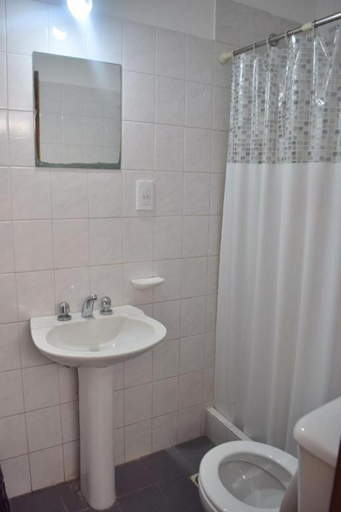 Bathroom, Hostal Tilian, Capital