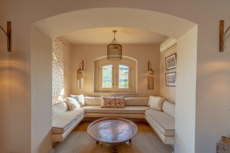 2, Chic 3BR Villa West Golf with Pool, Lagoon View & Guest House, Al-Ghurdaqah 2
