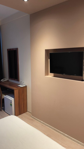 Others 5, Star Hotel, Tulcea