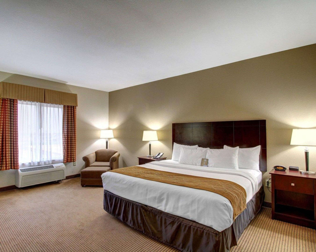 Bedroom 3, Comfort Inn & Suites Alvarado, Johnson