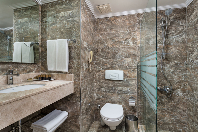 Bathroom 5, Oz Hotels İncekum Beach Resort, Alanya