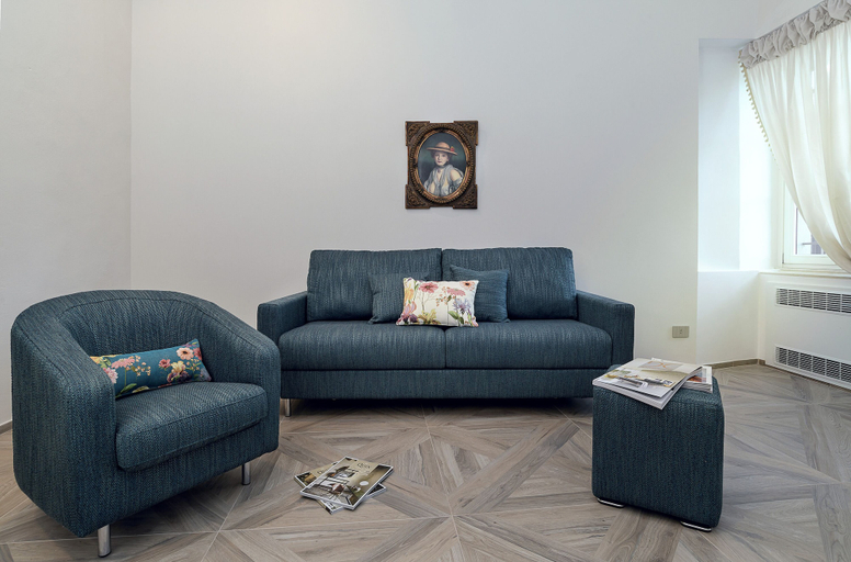 Living area 4, La Casa del Poeta, Siena