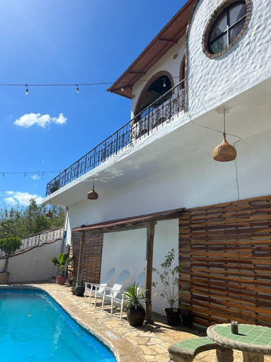 Sport & Beauty 5, Beachside stay at Villa ViYarte, Tola