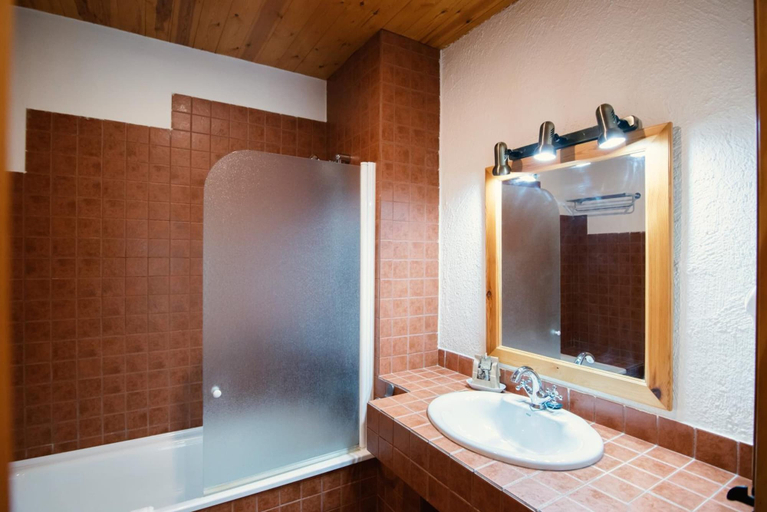 Bathroom 5, Hospedium Hotel la Parada del Compte, Teruel