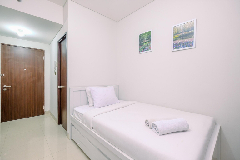 Bedroom 5, Minimalist And Cozy Studio (No Kitchen) Transpark Cibubur Apartment, Bekasi