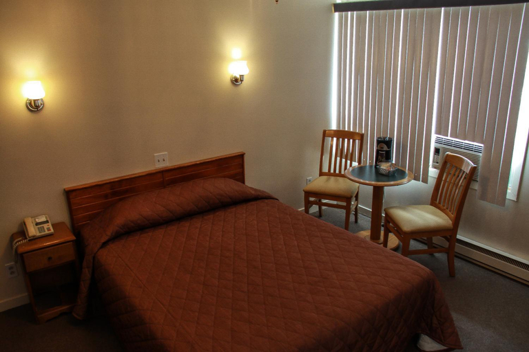 Bedroom 5, Hotel Harbour Grace, Division No. 1