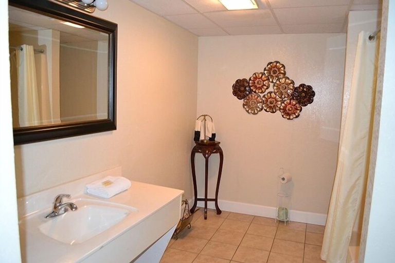 Bathroom 4, 609 1bd 1 Bedroom Condo by RedAwning, Sevier