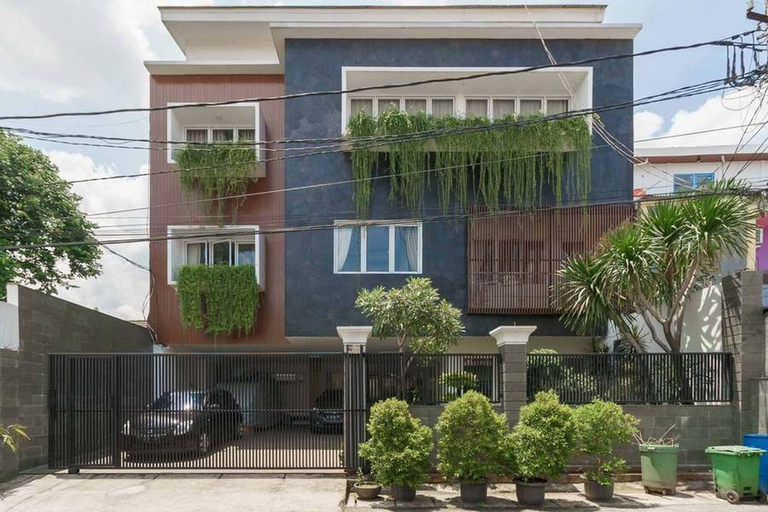 Exterior & Views