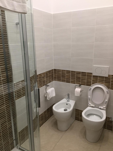 Bathroom 3, Hotel Bel Soggiorno, Genova