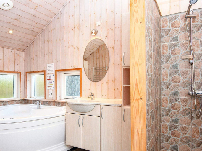 Bathroom 4, 5 Star Holiday Home in Farvang, Silkeborg